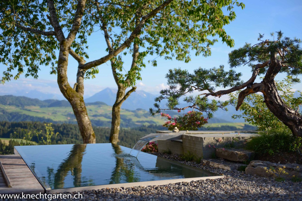 Brunnen mit Infinity Becken