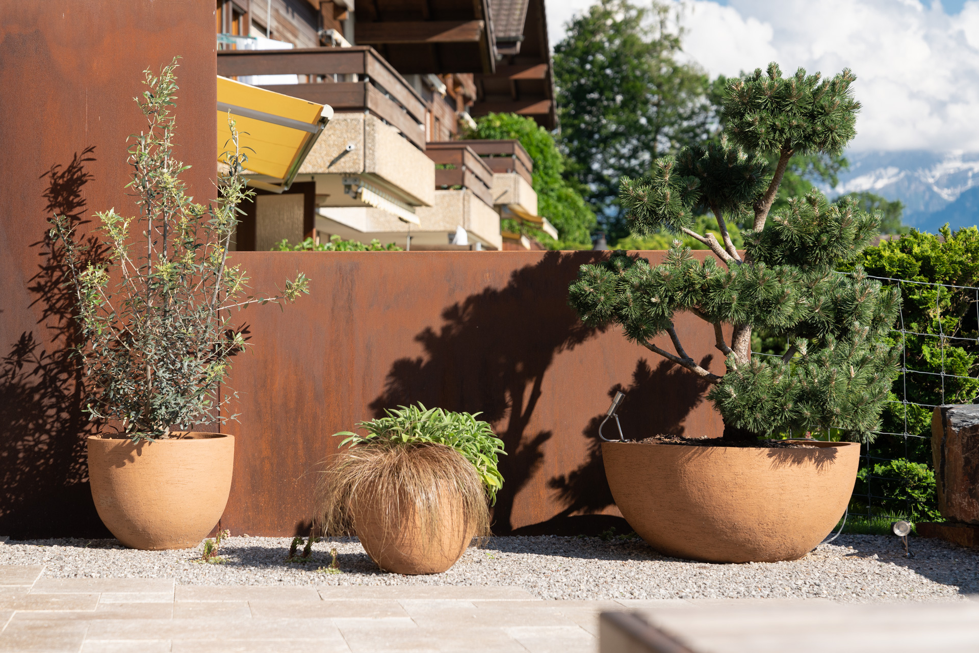 Pflanzgefässe aus Ton für die Terrasse