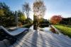 Holzdeck und Schwimmteich