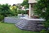breiter Treppenaufgang aus Holz